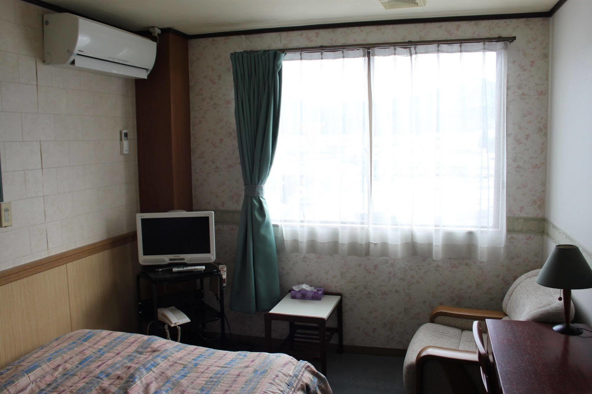 Business Hotel Fujimi Фуджийошида Екстериор снимка